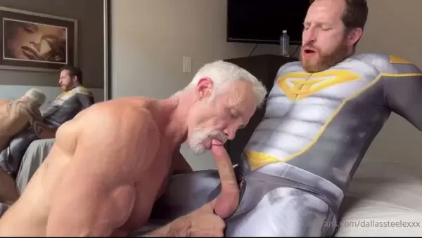 Dallas Steele & ThatNakedNerd