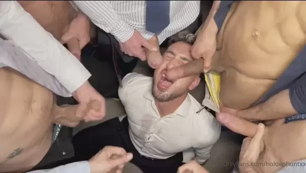 Holden Hunt – Marco Polo Gangbang Part 1